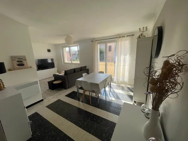 A VENDRE LA SEYNE SUR MER 83500 BEL APPARTEMENT 4 PIECES CAVE ET GARAGE