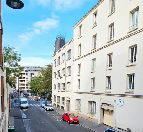 Parking et au box fermé sécuriser caméra petite résidence bourgeoise 4 minutes du métro ligne 12 Mar