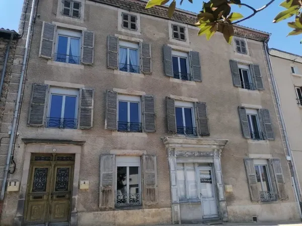 IMMEUBLE DE RAPPORT A ARDES SUR COUZE