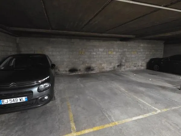 Parking/box PARIS