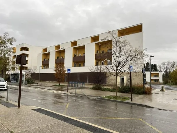 MONTFAVET - PLACE DE PARKING PRIVATIVE
