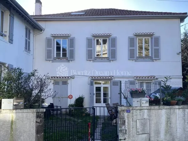 Biarritz proche centre ville T2 de charme