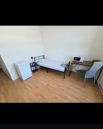 Chambre individuelle 13 m2 tout equipee et meublee ferme a cle ideal pour travailleur ou etudiant se