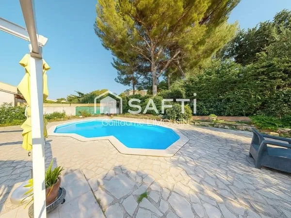 Villa contemporaine avec piscine entre mer et campagne