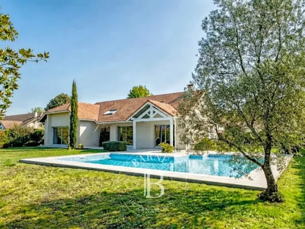 Pessac Golf - Maison de 165 m² - Parcelle 1338 m² - Piscine - Garage
