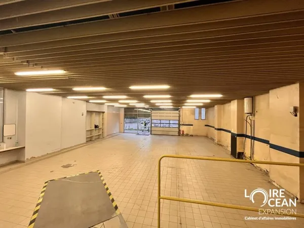 Local industriel 322 m²