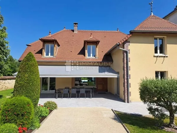 Maison 8 pièces 280 m²