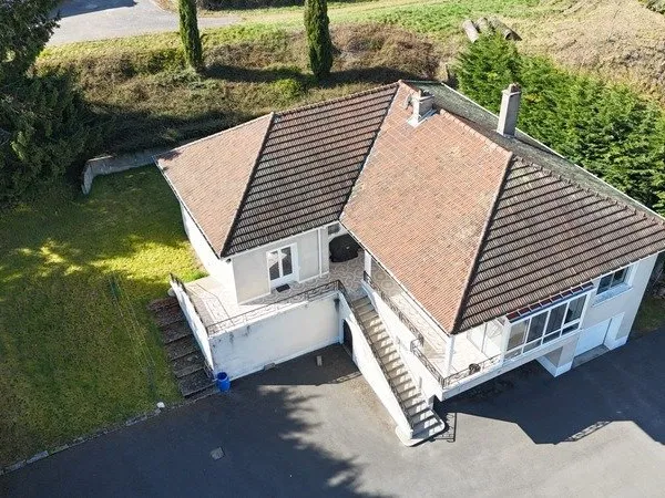 Maison à vendre 6 pièces sur 2 000 m² de terrain à PANISSIERES (42)