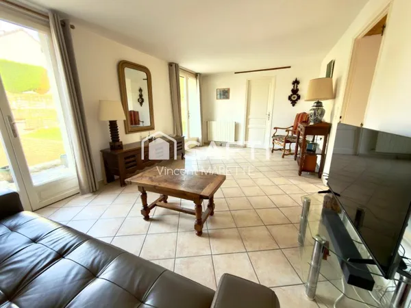 À découvrir à charmante maison avec terrain
