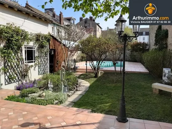 LONS-LE-SAUNIER (39 JURA), RARE centre-ville à vendre maison de Maître de 168 m², 6 pièces, avec jar