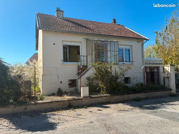 Maison sur sous-sol avec garage- 4 pièces - Vers Route de Briailles