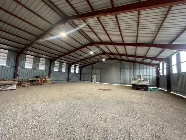 Local d’activité et entrepôt Vente La Cavalerie 1p 396m² 222000€