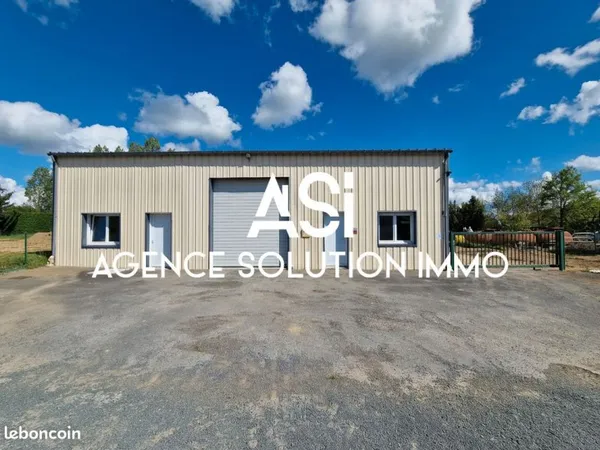 Local 248 m² COSSE LE VIVIEN