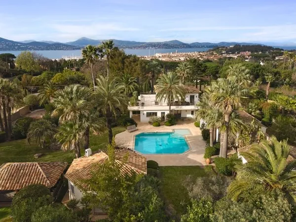 Maison 6 pièces 331 m²