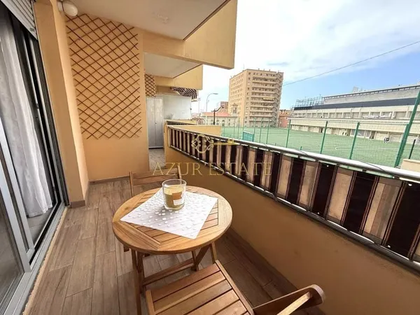BEAUSOLEIL MONEGHETTI : STUDIO MEUBLE AVEC BALCON