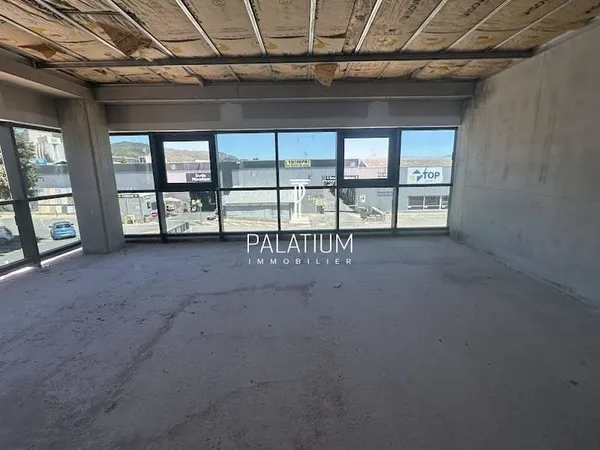 Local 155 m²
