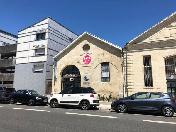 Local professionnel 800 m²