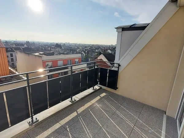 chambre lumineuse en colocation femmes uniquement