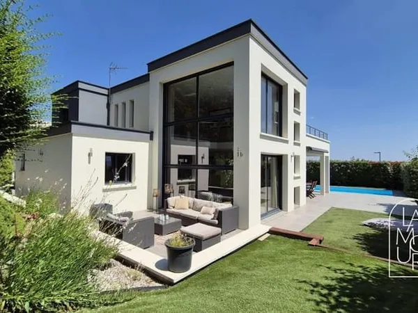 SUPERBE MAISON MODERNE AVEC PISCINE A DAIX