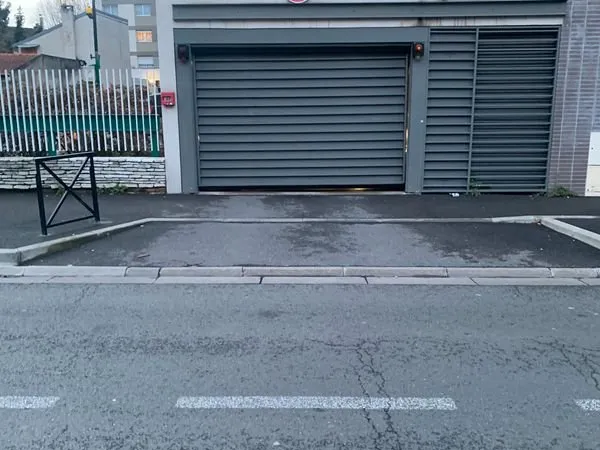 Place de parking voiture / 93600 Aulnay sous Bois