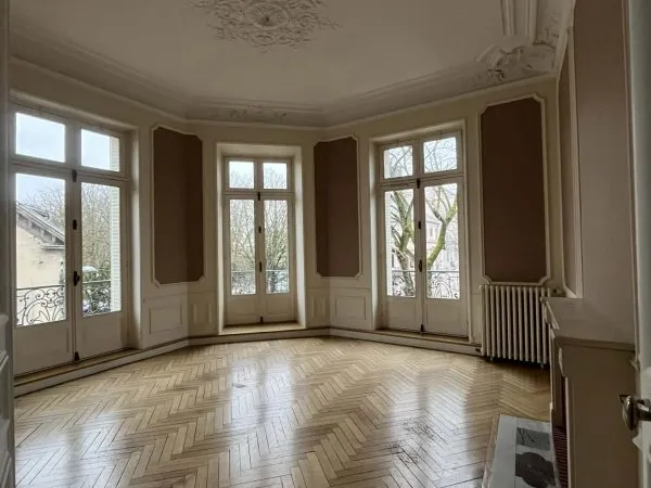 Location Appartement 5 pièces - 111m² - Centre-ville - Boulevard Gambetta - Parking