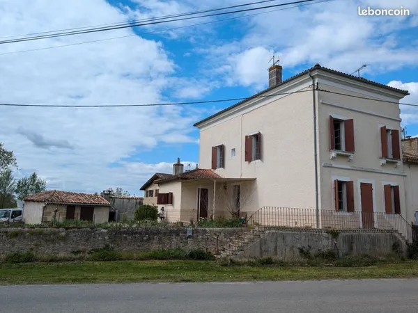 Maison bourgeoise en pierre - un des plus beaux quartiers touristiques en bord de Garonne