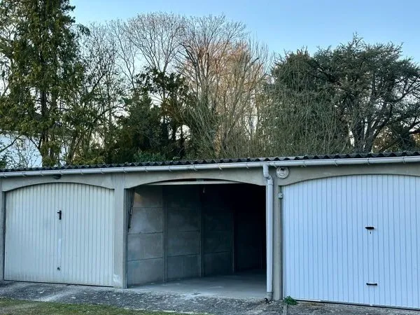 Grand garage fermé à Lamorlaye