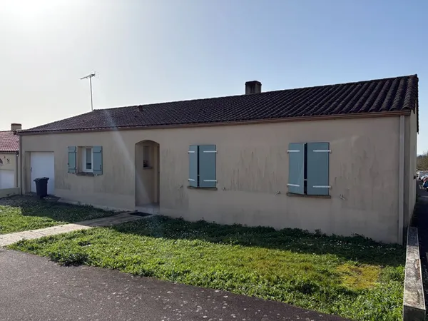 Maison de plain-pied de 93.80 m², 3 chambres sur un terrain de 352 m² à Pouzauges