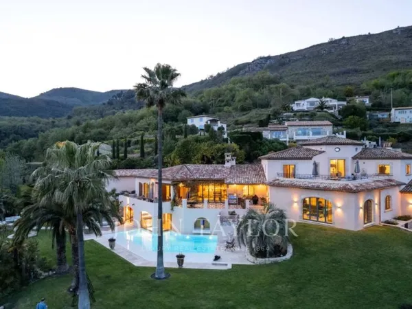 Villa de prestige sur les hauteurs de Tourrettes-sur-Loup à loue