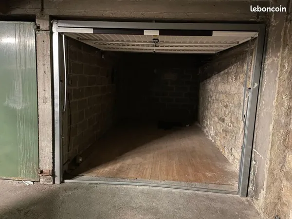 Box 14 m2 au 16 rue du capitaine Ferber