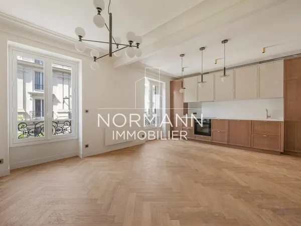 PARIS 8 - EUROPE - APPARTEMENT REFAIT A NEUF - 2 CHAMBRES