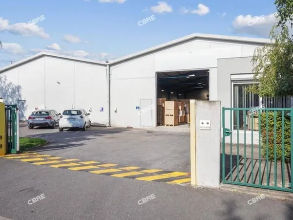 Local d'activité 1713 m²
