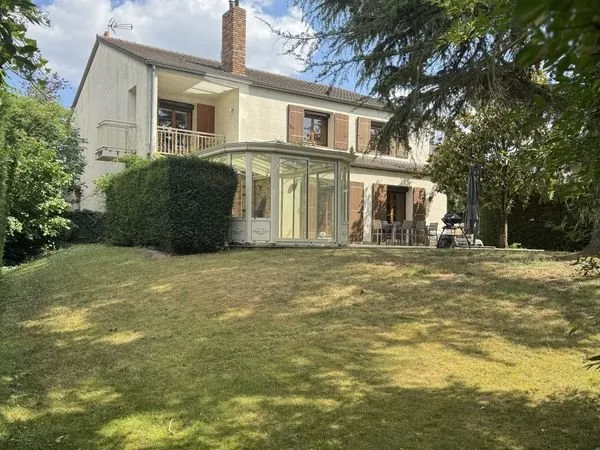 Maison 9 pièces 242 m²