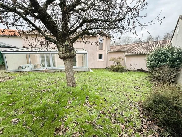 Pavillon Cholet, 5 chambres;