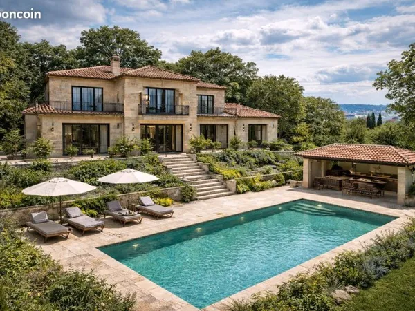 Propriété 7 pièces 394 m²