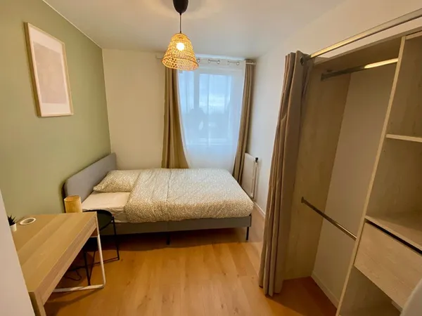 Chambre de service 1 pièce 95 m²