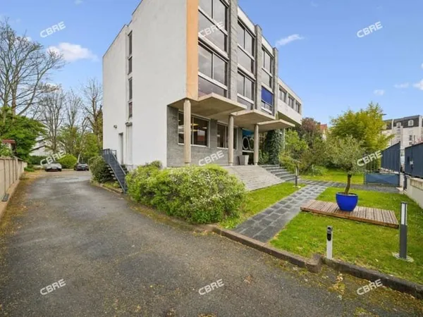 Bureau 821 m²