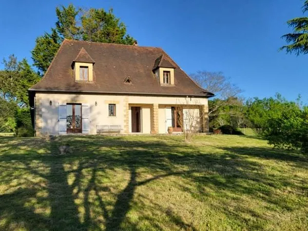 24400 Maison proche Mussidan 6 pièces 150 m2 , dependance de 50 m² sur 2968 m²