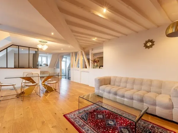 Triplex de caractère avec balcon en centre ville