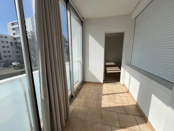 BOURG LES VALENCE - PROXIMITE CENTRE VILLE Appartement T3 avec balcon, cave et parking