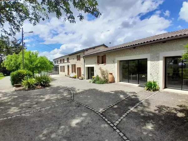 Magnifique maison charantaise avec annexe et potentiel de revenus
