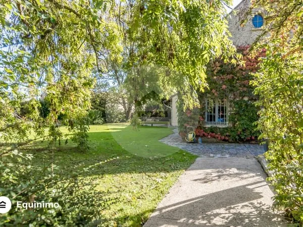 Maison 9 pièces 6 chambres de 295m2 avec terrasse, jardin et