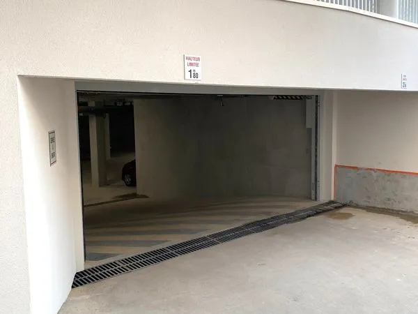 🚗 Place de parking sécurisée - Résidence Jardins de la Médoquine