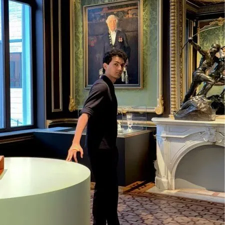 Looking for Apartment or Roommate in Paris (Student in Luxury Marketing)