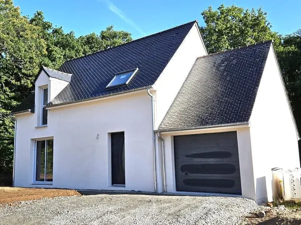 Sur beau terrain de 711 m2 maison neuve de 3 chambres et son garage