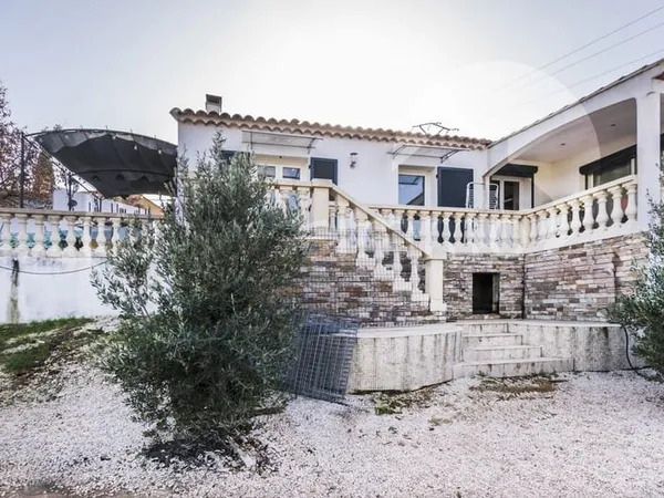 Villa de 100 m2 sur 1200 m2 de terrain