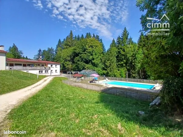 Maison 4 pièces 240 m²