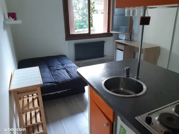 Studio Meublé 18 m2-Ecully-Calme, Parc, Piscine, Tennis