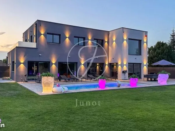 Villa 7 pièces 386 m²
