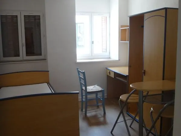STUDIO MEUBLE à POLIGNY